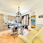アパート Casa Marzia By Housilia *