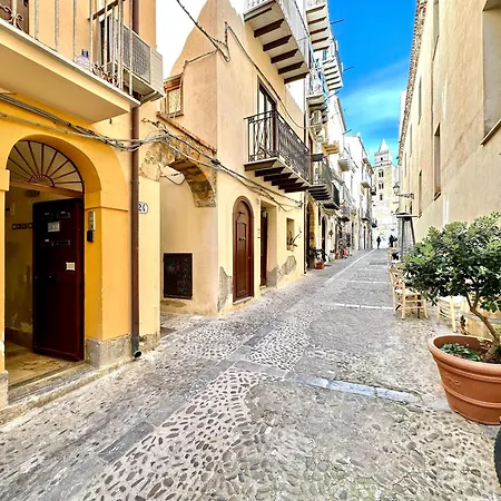 Casa Marzia By Housilia Daire Cefalù